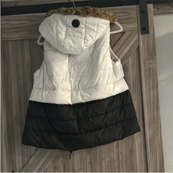 Calvin Klein Black and White Puffer Vest with Faux Fur Trim/Removable Hood - Picture 2 of 11
